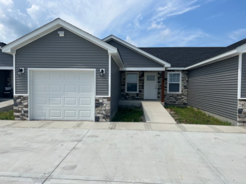 Foto principal - 455 Stewart Ct