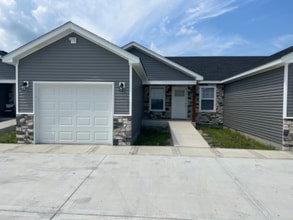 Building Photo - 455 Stewart Ct