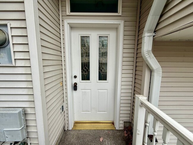 Building Photo - 3 BED 3.5 BATH TOWNHOUSE IN SOUTH BEAVERTON!!