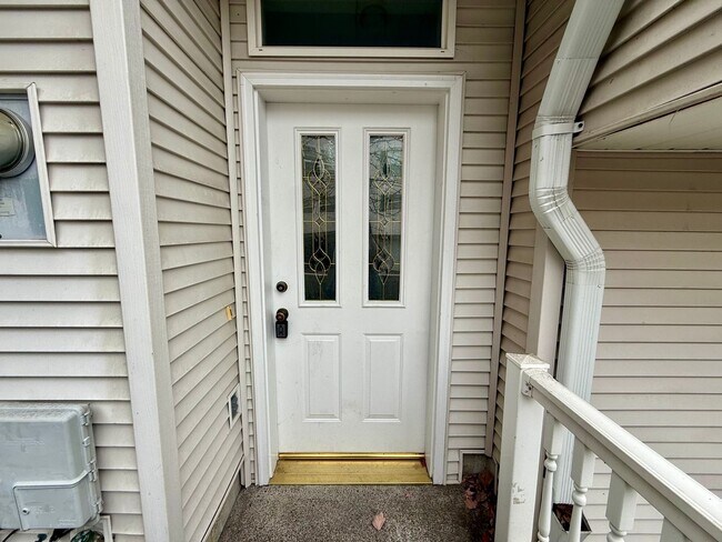 Foto del edificio - 3 BED 3.5 BATH TOWNHOUSE IN SOUTH BEAVERTON!!