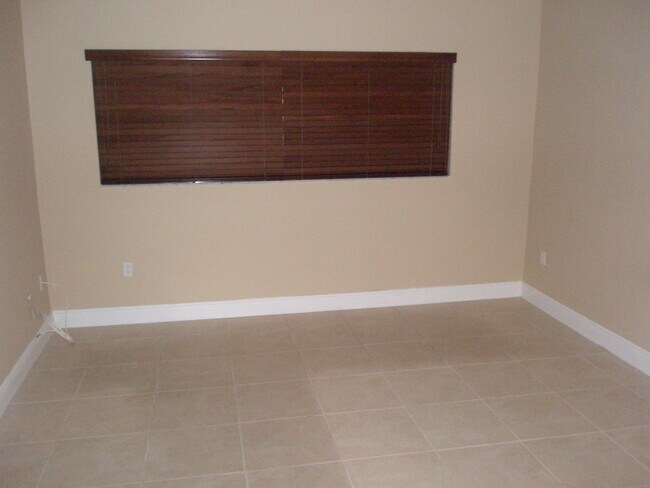Building Photo - 9375 Fontainebleau Blvd