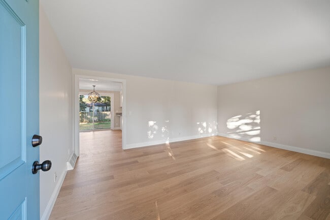 Foto del edificio - 1018 Bonnie Brae Ln