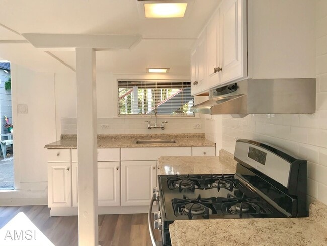 Building Photo - 1 br, 1 bath House - 33 Bayview Street