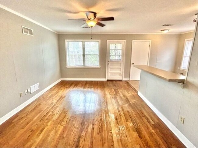 Foto del edificio - 3 Bedroom 2.5 Bath with 2 BONUS ROOMS