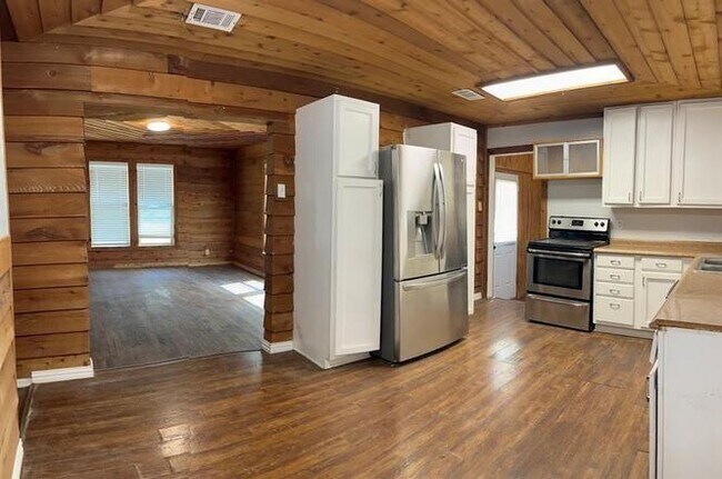 Building Photo - 207 Masters Ave