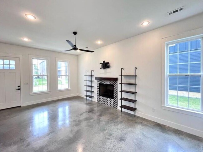 Foto del edificio - 1344 S Duncan Ave
