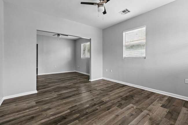 Foto del edificio - 3540 Clermont Dr