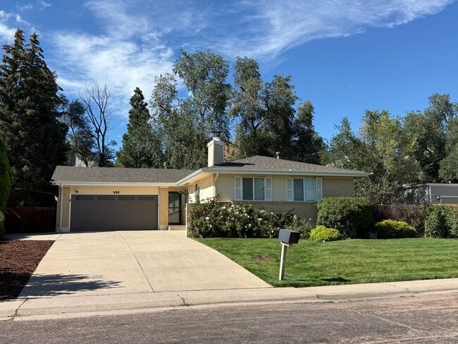 Five Bedroom House Close To Ft. Carson - Five Bedroom House Close To Ft. Carson