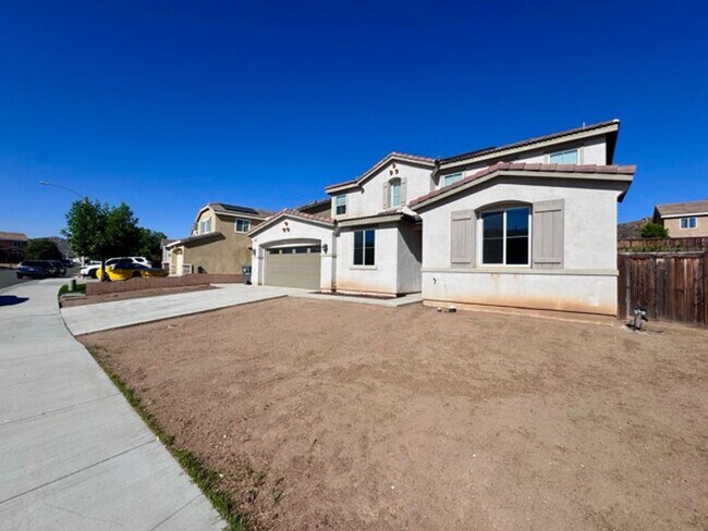 Building Photo - Spacious 4 Bedroom Solar Home with Office ...