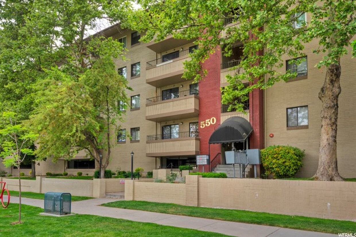 Foto principal - Secured 2 Bd 2 Ba Towne Park Condo