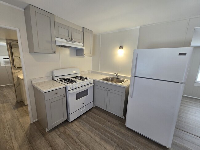 Building Photo - 2013 Palm St