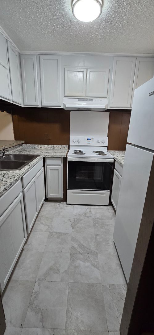Foto del edificio - 2873-B Glenn Hills Cir