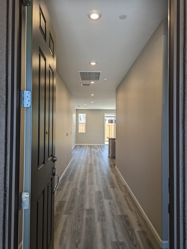 Entryway - 578 Pleasant Dr