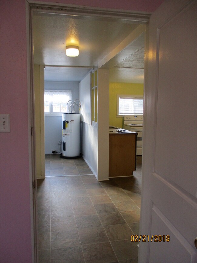 Foto del edificio - Older 3/1 home in Sutherlin