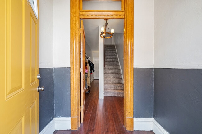 Building Photo - 631 Edmond St