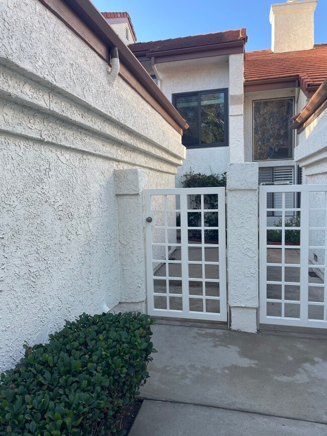 Courtyard - 1321 Calle Lozano