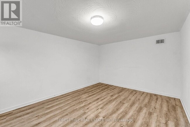 Building Photo - 5 Woodenhill Ct