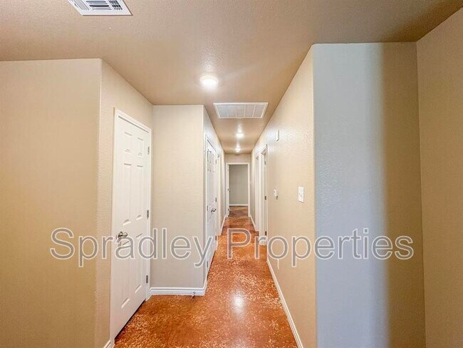 Building Photo - 1004 Kerr Ct