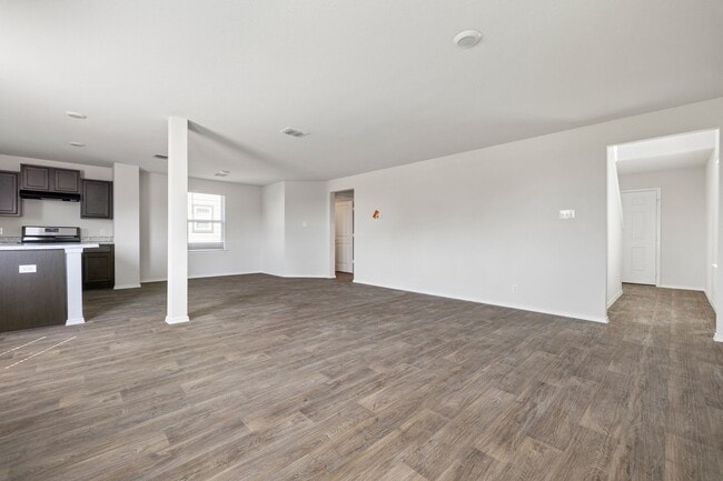 Foto del edificio - Beautiful 4-Bedroom Home in Kendall Brook ...