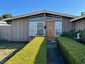 Building Photo - 1150 Pecos Way