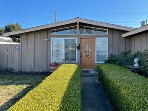 Building Photo - 1150 Pecos Way