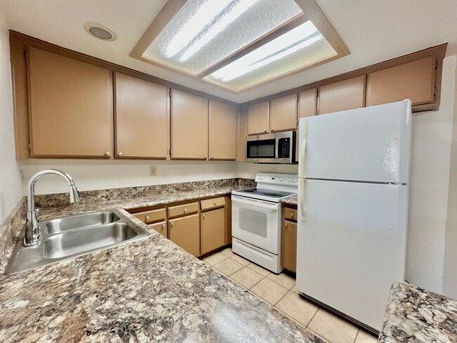 Building Photo - ***Move In Special*** Recently Upgraded Escondido  Condo