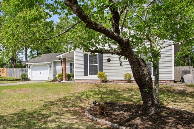 Building Photo - Charming Home Near Northeast Creek Park
