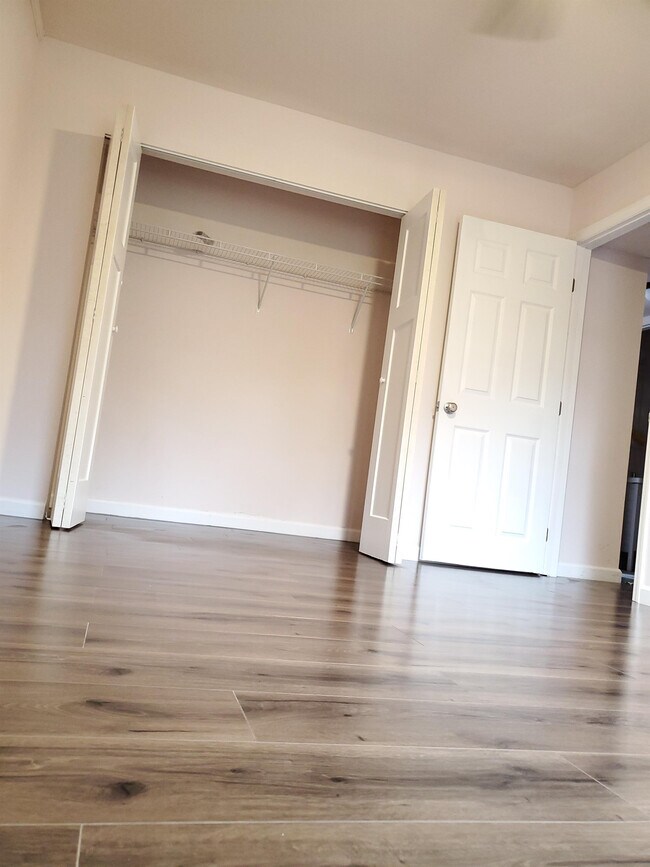 Foto del edificio - 1086 Clinton Rd