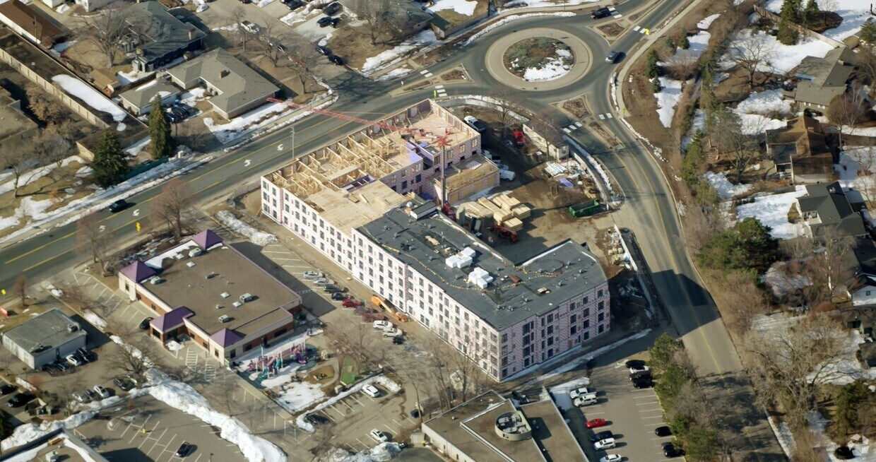 Forty Forty Flats Apartments in Edina, MN