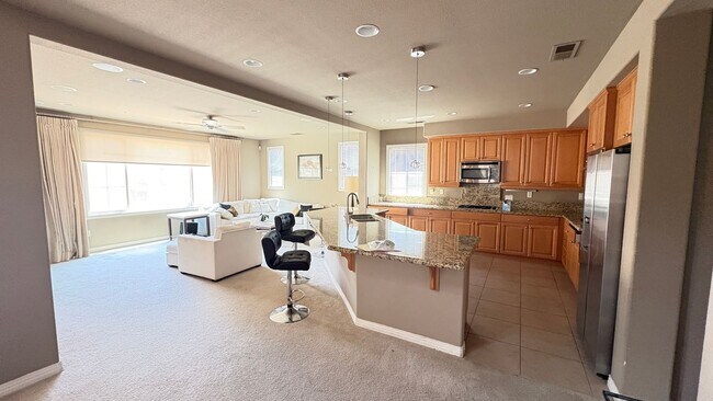 Foto del edificio - Fully Furnished 4-Bedroom Home with Pool & Spa in Palm Desert