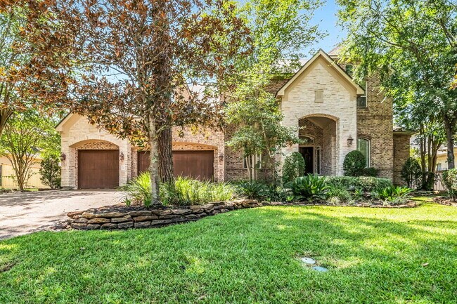 Foto del edificio - Exceptional 5-bedroom home (2 down) in desirable Woodlands Country Club with landscape & pool mai...