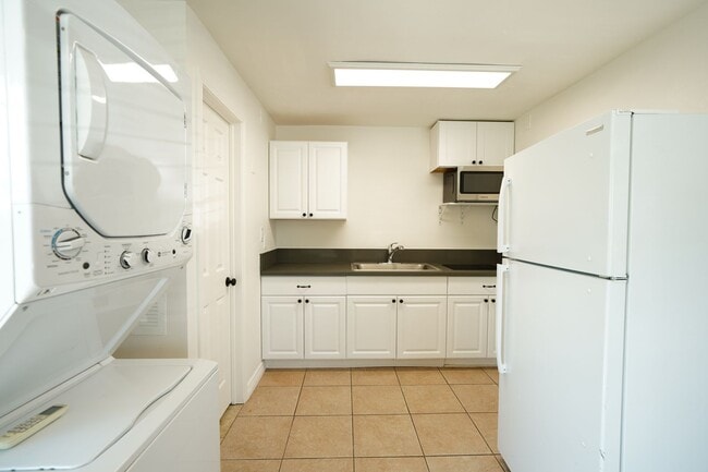 Photo - 1405 N Riverside Ave Apartment