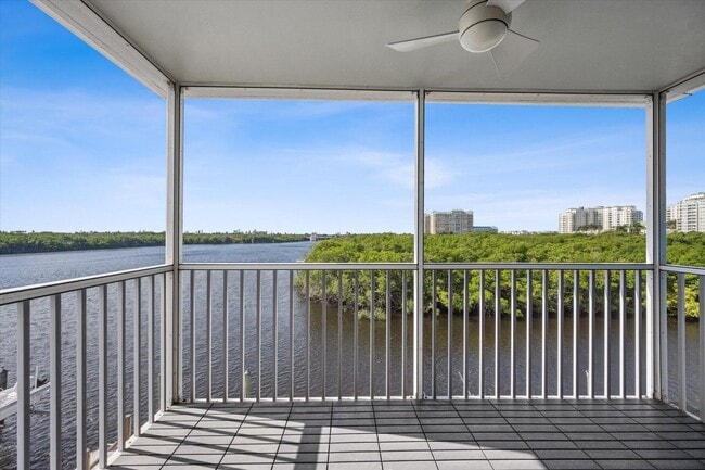 Foto del edificio - 689 NE 6th Ct