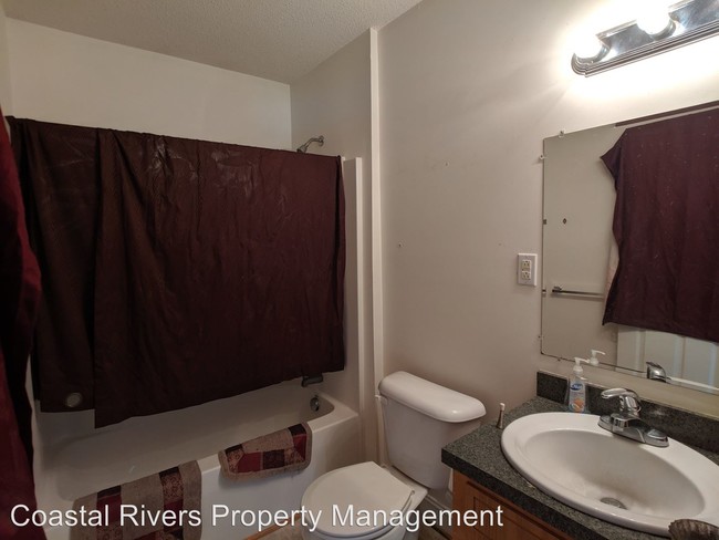 Building Photo - 3 br, 1 bath House - 155 Slade Rd