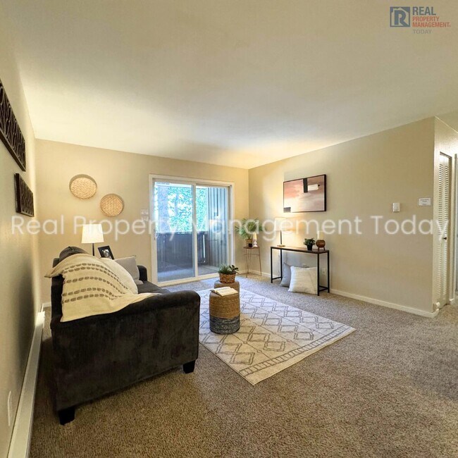 Building Photo - 2 Bedroom Condo in Tacoma!