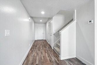Building Photo - 1184 N E Garland Rd
