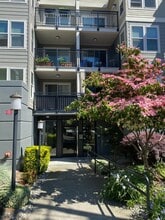 Building Photo - 420 Valley St
