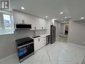 Building Photo - 218 Mapleside Dr