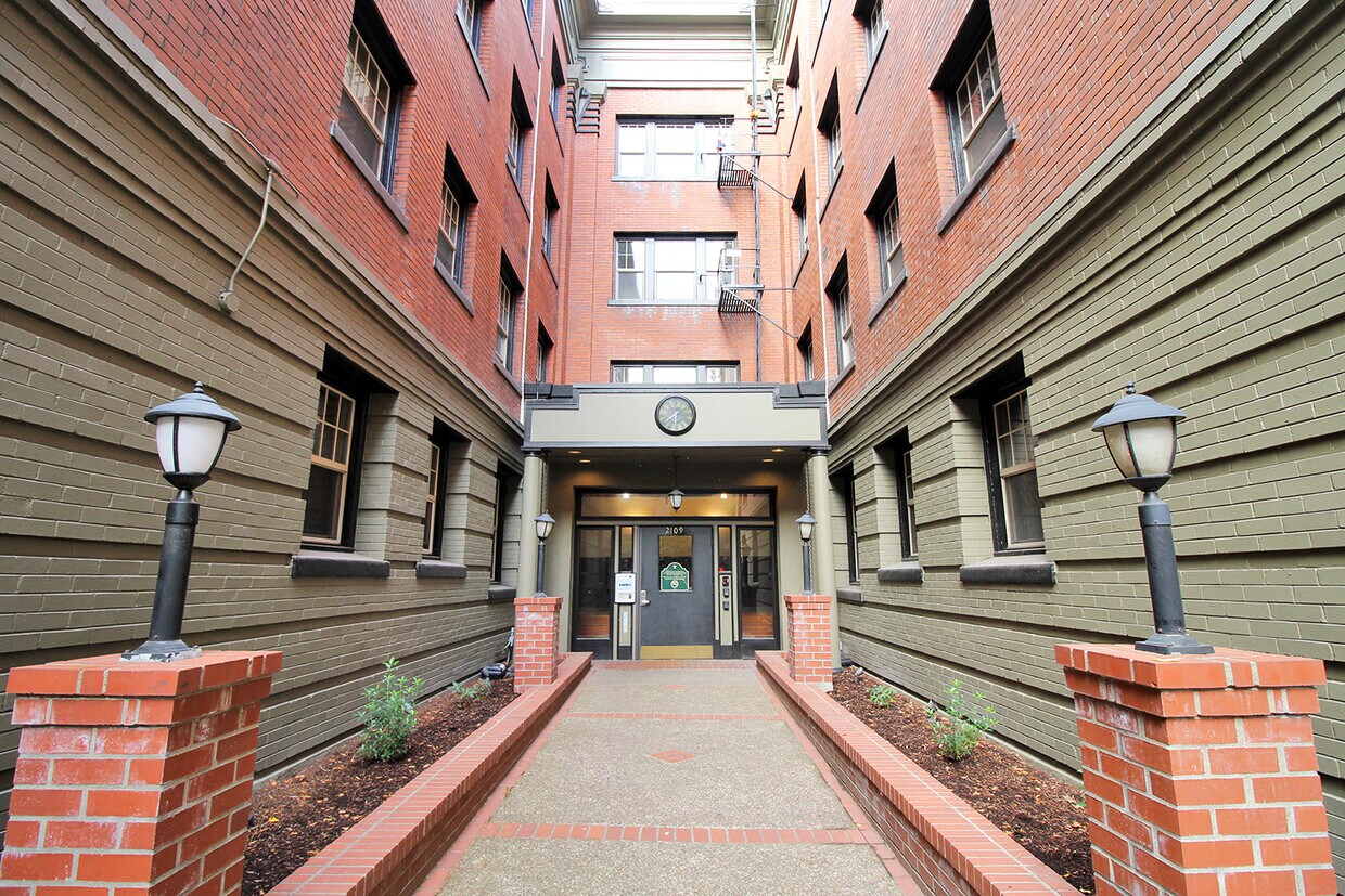Primary Photo - 2109 NW Irving St