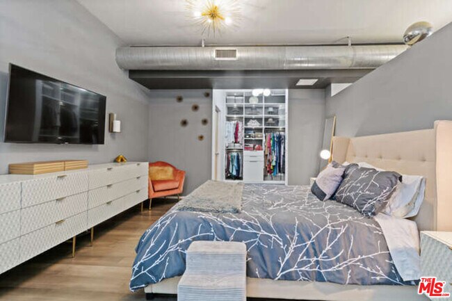 Foto del edificio - 1111 S Grand Ave