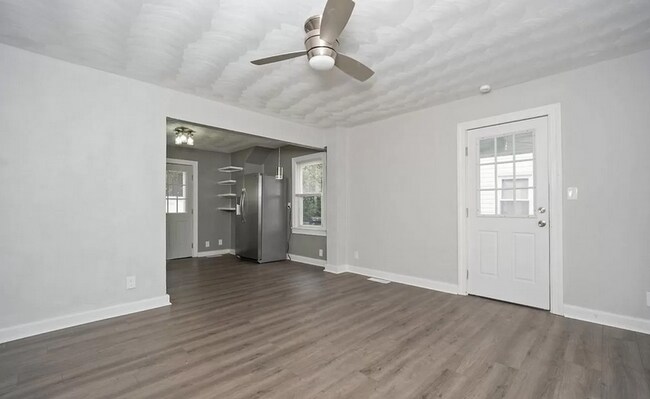 Building Photo - 325 W 38th St