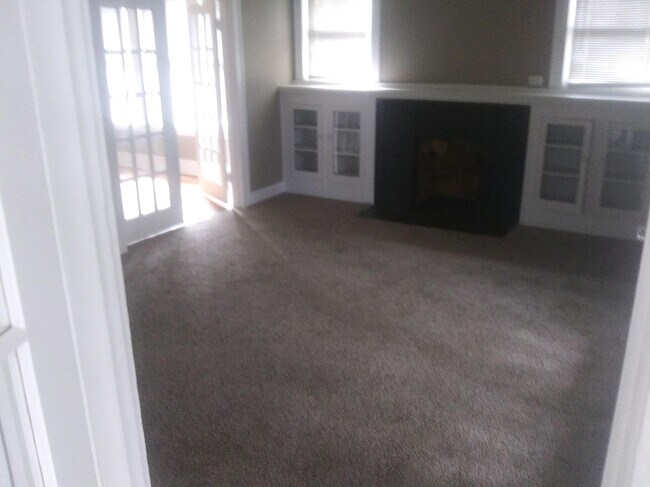 Building Photo - 2824 Highland Ave
