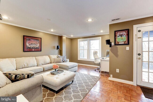 Building Photo - 5583 Brittany Ct