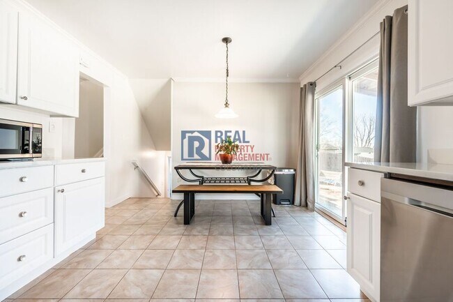 Foto del edificio - 7352 Tilden St