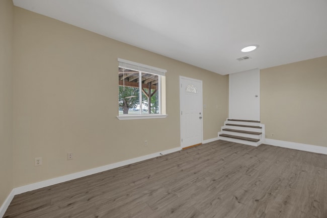 Building Photo - 407 Corona Ave