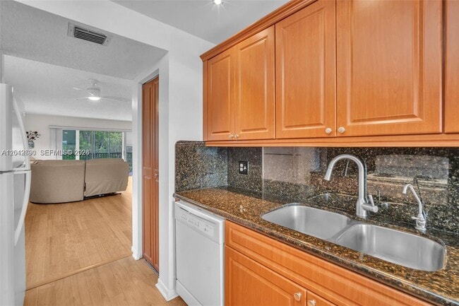 Foto del edificio - 1000 SW 125th Ave
