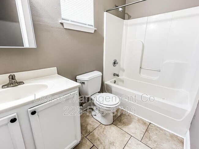 Building Photo - 1916 Eagle St