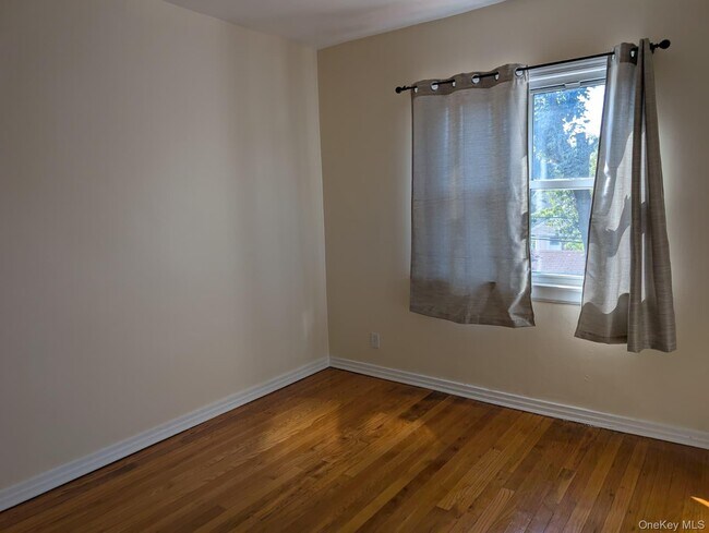 Foto del edificio - 75-40 197th St