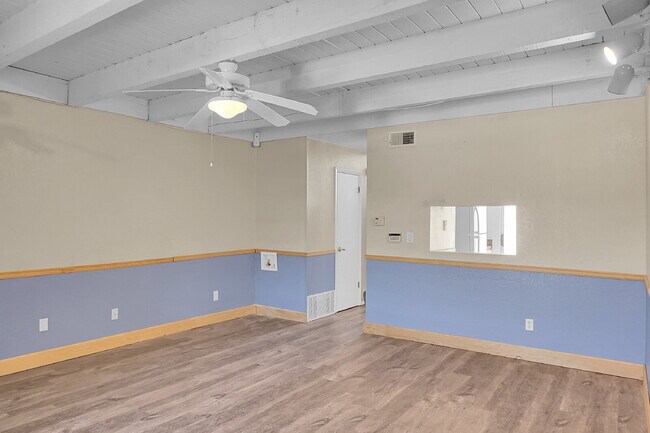 Foto del edificio - $1,440.95- 2 Bed, 1.5 Bath Townhome in CO Springs with Central AC and All Utilities Included