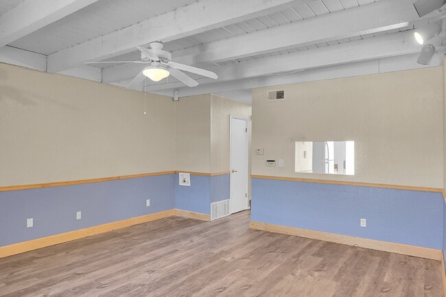 Building Photo - $1,440.95- 2 Bed, 1.5 Bath Townhome in CO Springs with Central AC and All Utilities Included